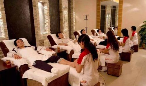 中國足浴行業圖鑒 男技師月入過萬，洗腳城服務走向海底撈化與跨界理發
